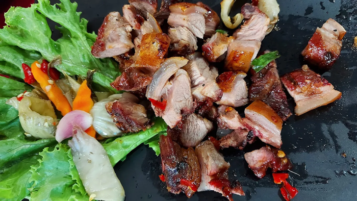 Cơm Ni&ecirc;u Quốc Kệ Huế nổi tiếng với những m&oacute;n l&agrave;m từ d&ecirc; thơm ngon, gi&agrave;u chất dinh dưỡng