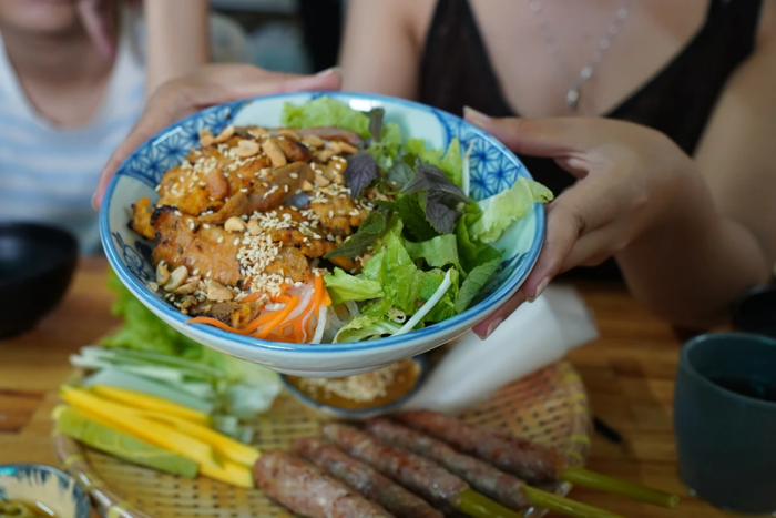Thức ăn tại quán An Tâm được chính chủ nhà nấu và phục nên luôn mang đến cảm giác sạch sẽ và tươm tất