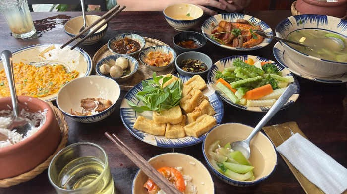 Cơm Ni&ecirc;u Huế ‑ Urban mang phong c&aacute;ch trẻ trung hơn nhưng vẫn giữ bản sắc xứ Huế