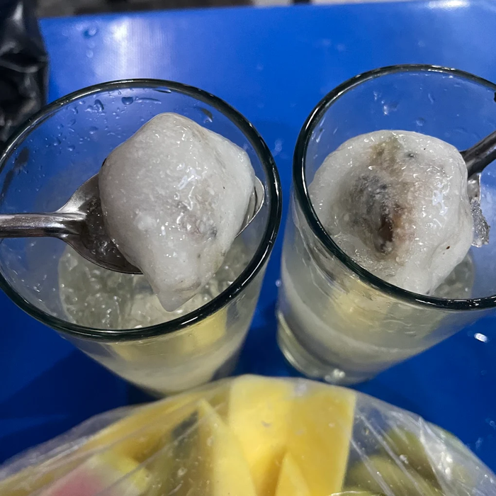 Ch&egrave; bột lọc heo quay c&oacute; hương vị mặn ngọt h&agrave;i h&ograve;a, rất lạ miệng