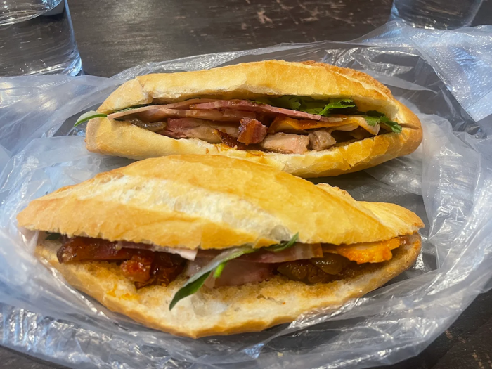 Bánh mì Bé Na là điểm ăn xế rất được người dân địa phương yêu thích