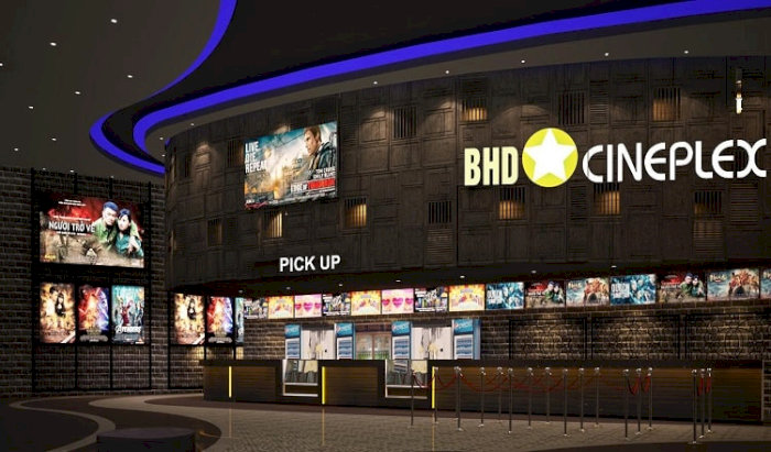 BHD Star Huế sở hữu không gian hiện đại, độc đáo BHD Cineplex Quầy vé và khu vực chờ hiện đại của rạp chiếu phim BHD Cineplex với nhiều poster phim hấp dẫn.