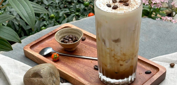 Quàn cà phê Nhà cũ Bistro nằm trong trung tâm thành phố Huế