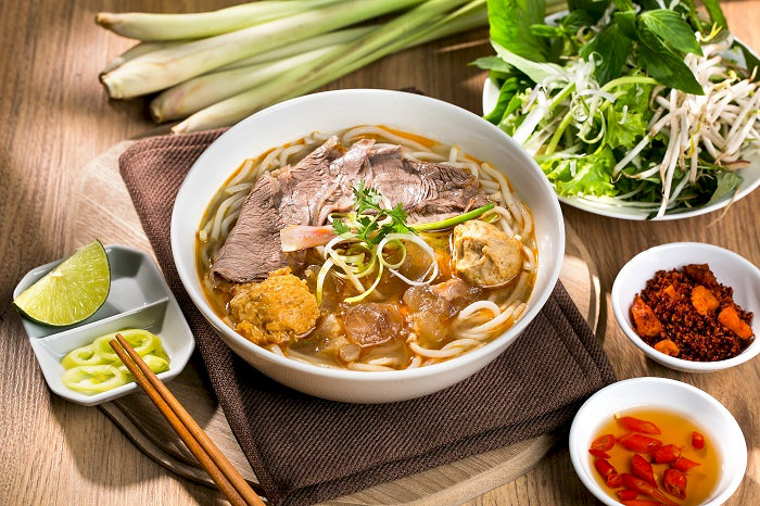Sợi bún nhỏ dai và thịt bò mềm, thăn lý tưởng để thưởng thức khi trời se lạnh