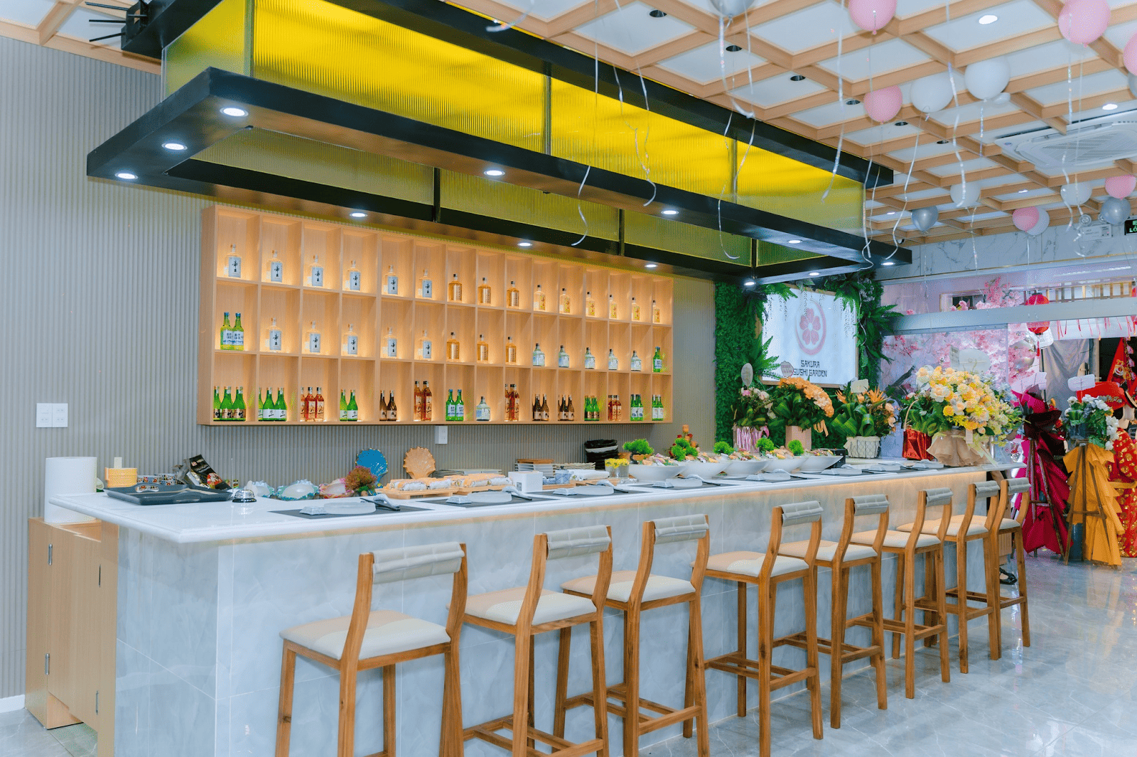 Sakura Sushi Garden là nhà hàng Nhật Bản ở Huế nổi tiếng với không gian hiện đại và đồ ăn hấp dẫn.