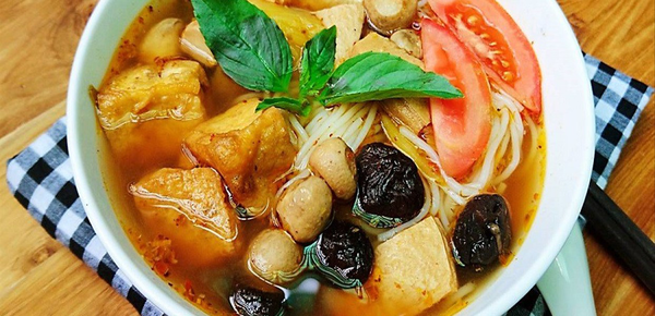 Quán chay Tâm Hòa Quán chay Tâm Hòa ở huế thu hút dân địa phương