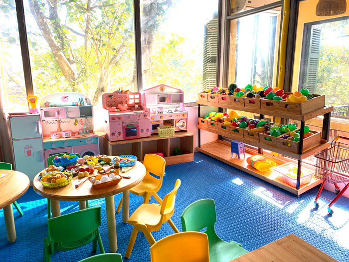 La Porte Cafe sở hữu khu vui chơi với màu sắc tươi sáng, trẻ trung
