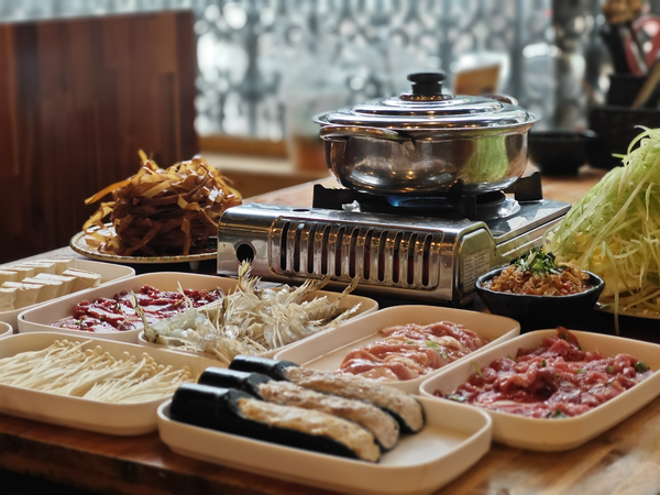 Lẩu Bề Xay l&agrave; một trong những nh&agrave; h&agrave;ng hải sản nổi tiếng ở Huế