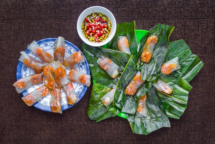 Bánh lọc thủ công, vỏ mỏng trong suốt, nhân tôm rim thắm tình quê hương