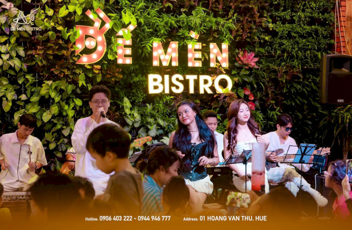 De Men Bistro Hue Ban nhạc tr&igrave;nh diễn s&ocirc;i động tại De Men Bistro ở Huế.