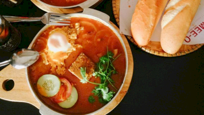 Bánh mì Đông Ba luôn làm say lòng thực khách với từng ổ bánh mì nóng hổi!