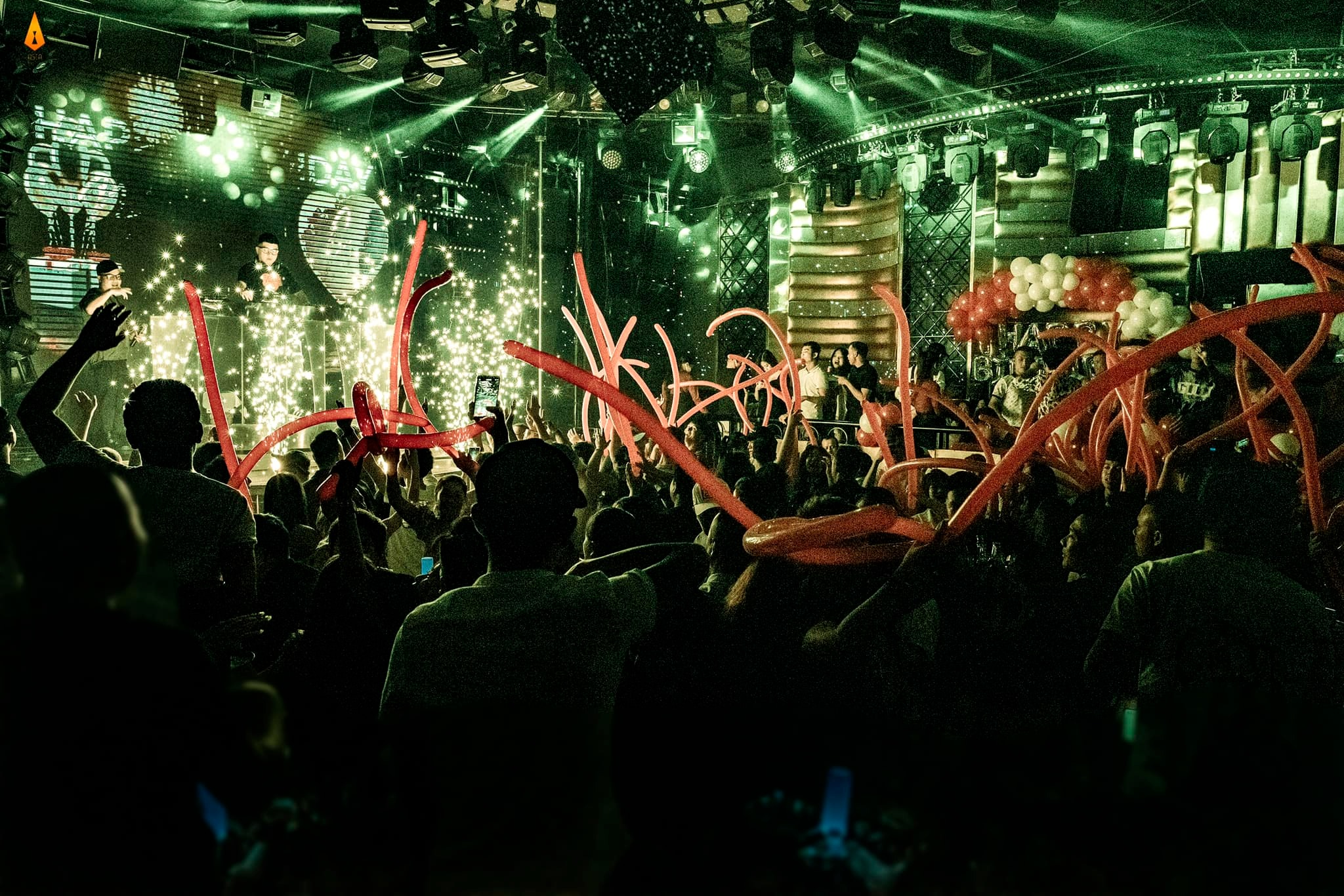 Asta Bar Club l&agrave; địa điểm vui chơi về đ&ecirc;m đầy th&uacute; vị ở Huế 