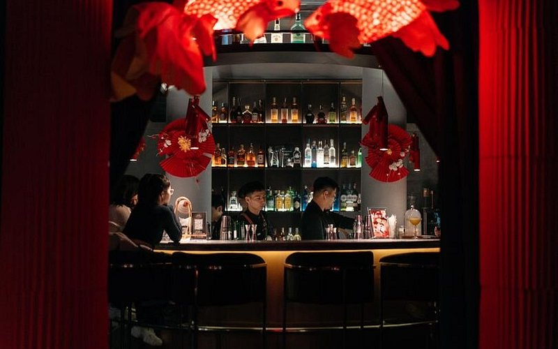 Aura Mixology & Karaoke l&agrave; địa điểm vui chơi ở Huế cho giới trẻ sau 9 giờ đ&ecirc;m 