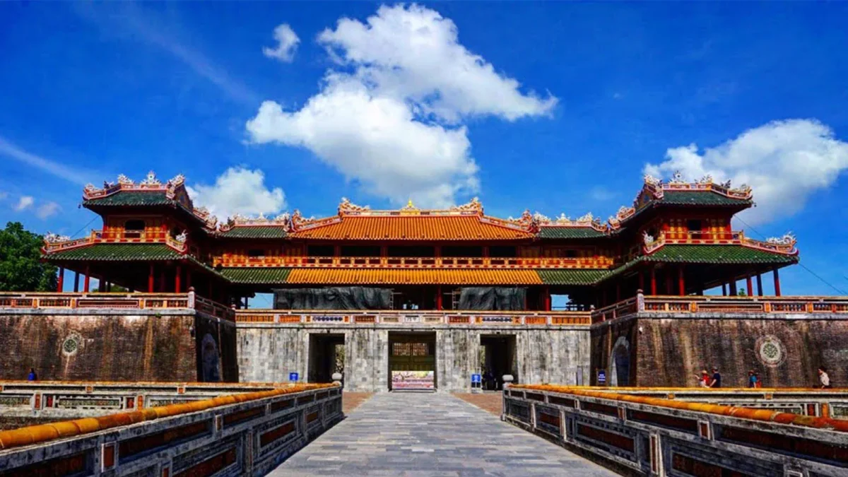 Đại Nội l&agrave; địa điểm du lịch được đ&ocirc;ng đảo du kh&aacute;ch gh&eacute; thăm khi đến Huế (Nguồn: Internet)