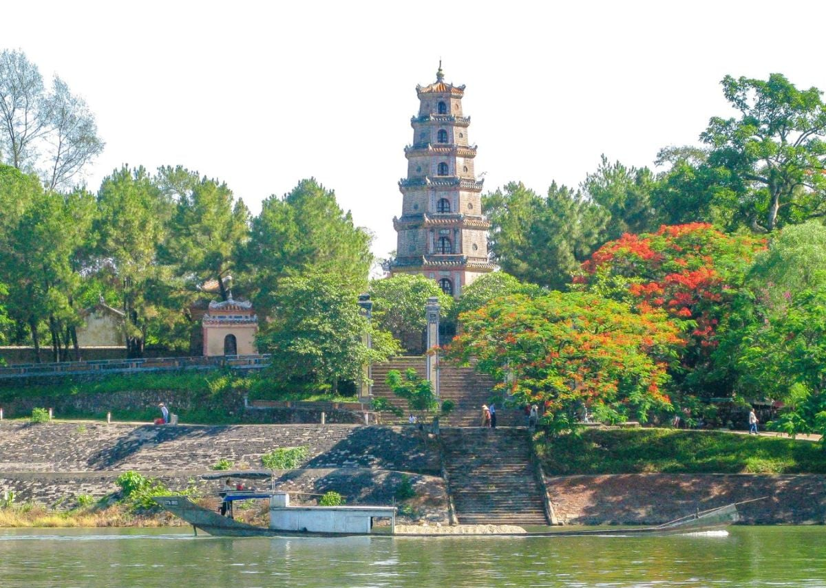 Ch&ugrave;a Thi&ecirc;n Mụ l&agrave; một trong những ng&ocirc;i ch&ugrave;a đẹp ở Huế 