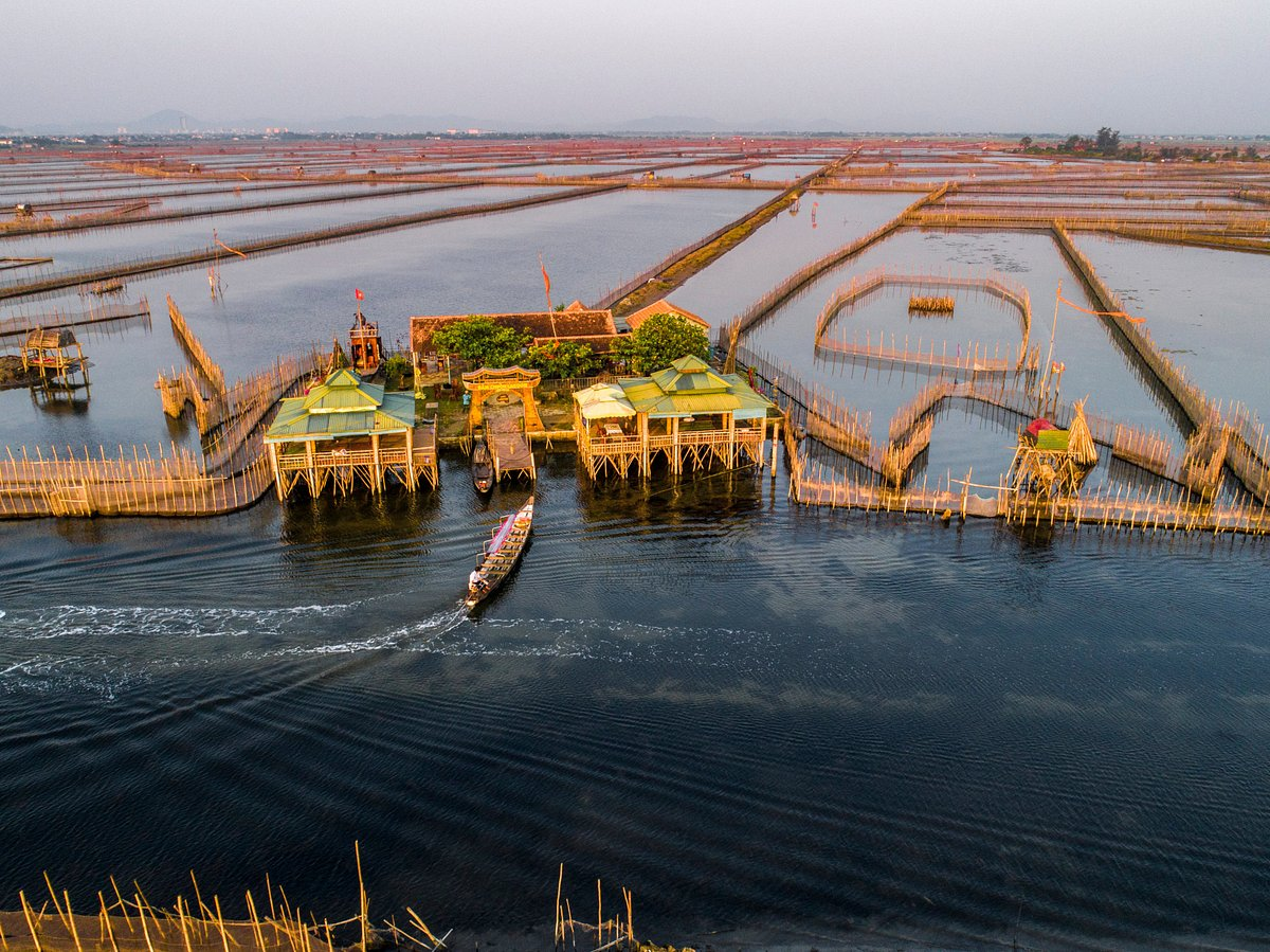 Ch&egrave;o SUP Huế tại Tam Giang Lagoon l&agrave; trải nghiệm th&uacute; vị được giới trẻ y&ecirc;u th&iacute;ch 