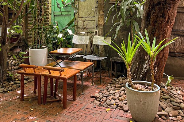 Qu&aacute;n cafe Huế c&oacute; kh&ocirc;ng gian y&ecirc;n tĩnh