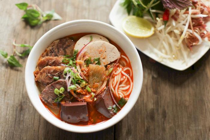 TOP 12 quán bún bò ở Huế ngon, mang hương vị Cố Đô chính gốc