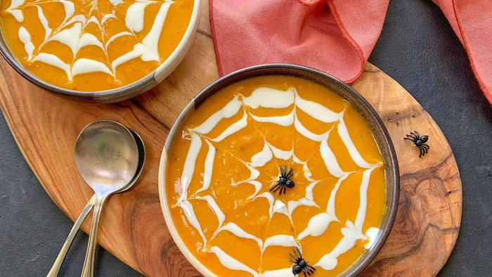 S&uacute;p b&iacute; đỏ l&agrave; m&oacute;n ăn mang t&iacute;nh biểu tượng v&agrave; kh&ocirc;ng thể thiếu trong dịp Halloween
