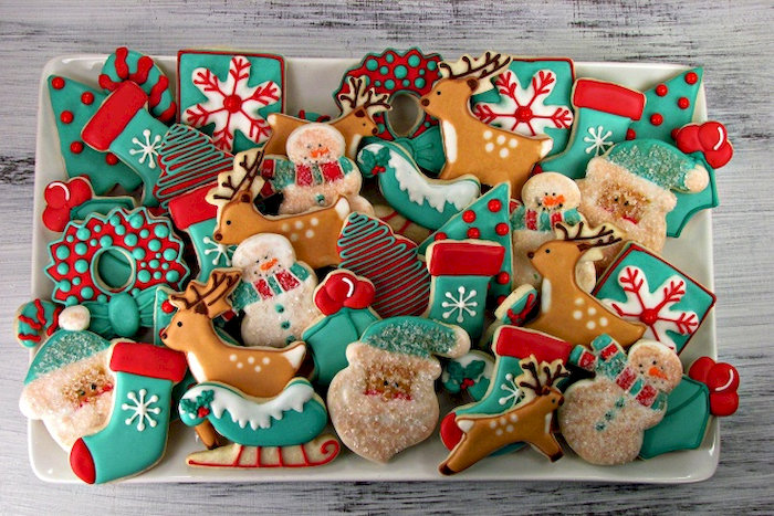B&aacute;nh quy gừng được tạo h&igrave;nh th&agrave;nh c&acirc;y th&ocirc;ng, &ocirc;ng gi&agrave; Noel,...rất bắt mắt v&agrave; được mọi người y&ecirc;u th&iacute;ch