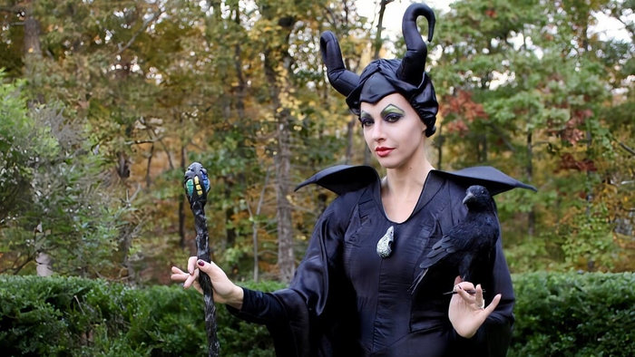  H&oacute;a trang th&agrave;nh ph&ugrave; thủy Maleficent quyến rũ v&agrave; đầy b&iacute; ẩn