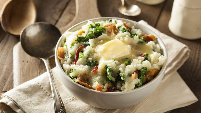 Colcannon l&agrave; m&oacute;n ăn mặn truyền thống của Ireland, thường được d&ugrave;ng trong bữa tối Halloween