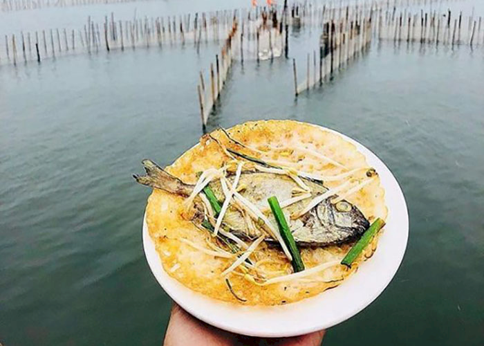 B&aacute;nh x&agrave;o c&aacute; k&igrave;nh l&agrave; m&oacute;n ăn đặc sản của v&ugrave;ng đầm ph&aacute; Tam Giang