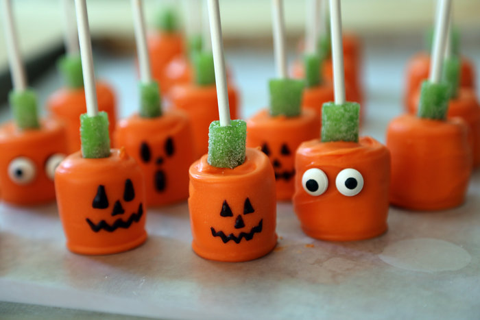 Kẹo dẻo với hình thù độc lạ là món quà tinh nghịch và đậm chất Halloween