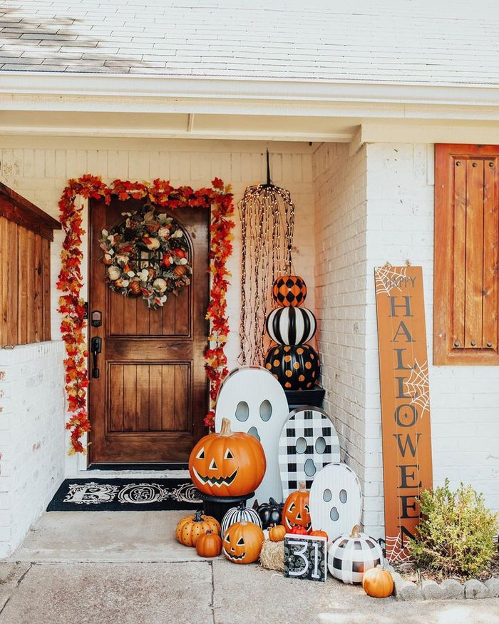 C&aacute;nh cửa lớp học của bạn sẽ ngay lập tức &ldquo;biến h&igrave;nh&rdquo; th&agrave;nh g&oacute;c Halloween nổi bật v&agrave; thu h&uacute;t mọi &aacute;nh nh&igrave;n