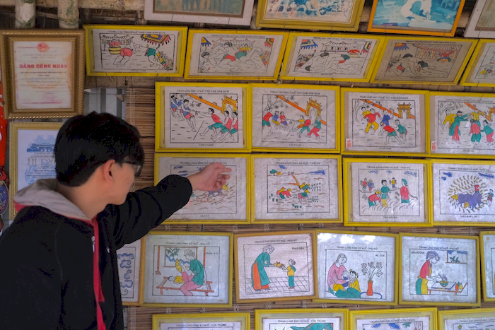Sắc m&agrave;u văn h&oacute;a trong từng bức tranh l&agrave;ng S&igrave;nh