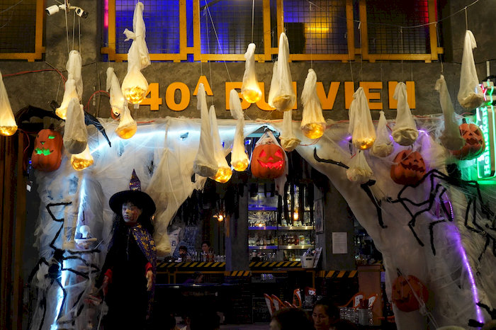 Phố Tây Huế tràn ngập không khí trong ngày Halloween mỗi năm