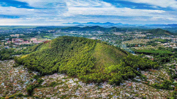 Biển Lăng C&ocirc; sở hữu vẻ đẹp nguy&ecirc;n sơ, l&yacute; tưởng cho những chuyến nghỉ dưỡng ngắn ng&agrave;y