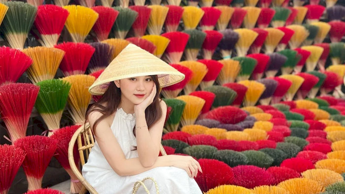 Tận dụng &aacute;nh s&aacute;ng sớm hoặc chiều t&agrave; để tạo bức h&igrave;nh lung linh, đầy nghệ thuật tại l&agrave;ng hương (Nguồn: Internet).