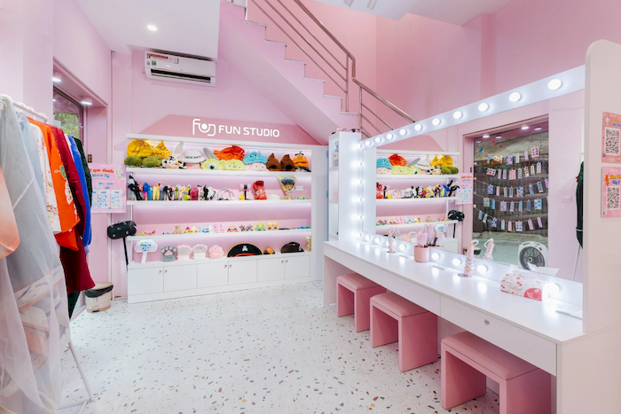Không gian vô cùng hiện đại và được đầy đủ các phụ kiện tại Fun Studio Huế