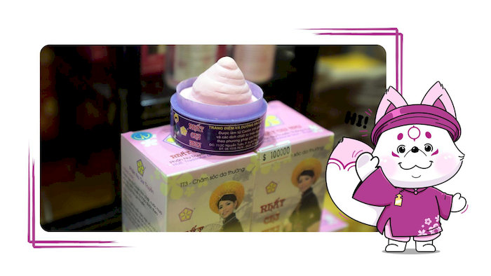 Phấn nụ Hoàng cung là thương hiệu mỹ phẩm đặc trưng của Huế, nổi tiếng với các sản phẩm làm đẹp được bào chế theo công thức cung đình