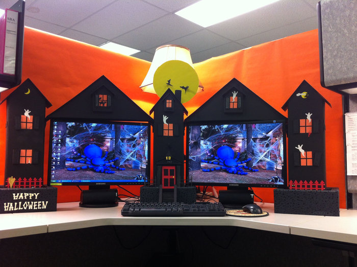 &Yacute; tưởng trang tr&iacute; Halloween cho b&agrave;n l&agrave;m việc đậm chất lễ hội nhưng vẫn giữ được sự gọn g&agrave;ng, tinh tế