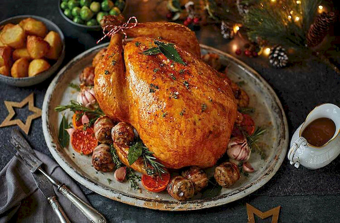 G&agrave; t&acirc;y nướng thơm ngon c&ugrave;ng lớp vỏ gi&ograve;n rụm l&agrave; m&oacute;n kh&ocirc;ng thể thiếu tr&ecirc;n b&agrave;n tiệc Noel