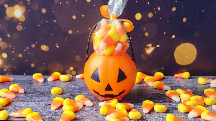 Kẹo ng&ocirc; l&agrave; loại kẹo dẻo mang t&iacute;nh biểu tượng của Halloween tại Mỹ