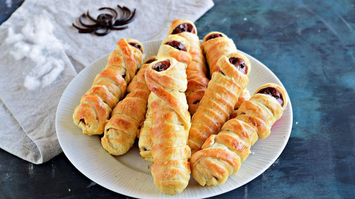 X&uacute;c x&iacute;ch x&aacute;c ướp l&agrave; m&oacute;n khai vị n&oacute;ng hổi được cả trẻ em v&agrave; người lớn y&ecirc;u th&iacute;ch với ph&acirc;̀n nh&acirc;n xúc xích h&acirc;́p d&acirc;̃n