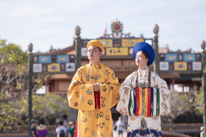 &Aacute;o d&agrave;i Nhật B&igrave;nh phong c&aacute;ch trang phục cung đ&igrave;nh.