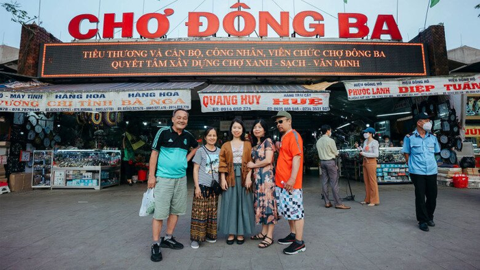 Thoải m&aacute;i lựa chọn phong c&aacute;ch c&aacute; nh&acirc;n miễn l&agrave; đủ tinh tế, thoải m&aacute;i v&agrave; h&ograve;a nhịp với vẻ đẹp cổ k&iacute;nh pha n&eacute;t trẻ trung của th&agrave;nh phố.