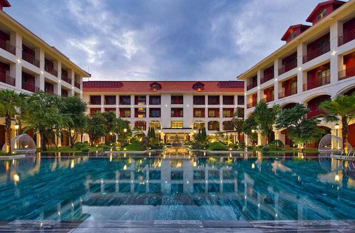Senna Hue Hotel sở hữu thiết kế hiện đại, sang trọng kh&ocirc;ng thua k&eacute;m kh&aacute;ch sạn cao cấp