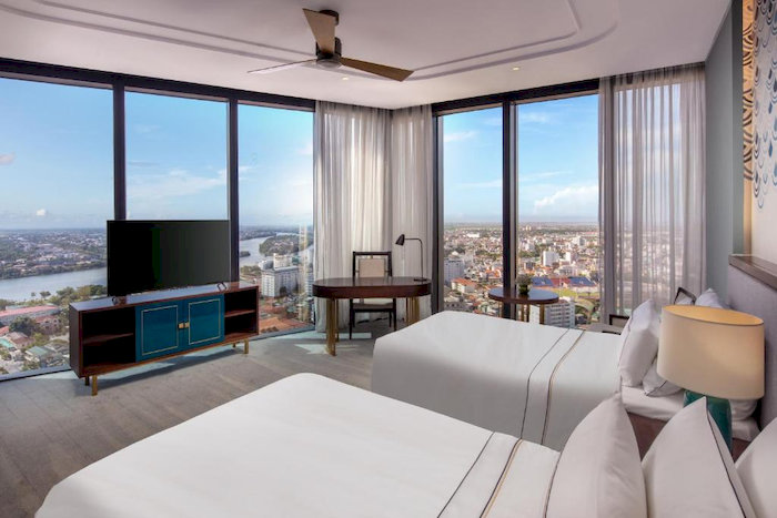 Ph&ograve;ng ở Melia Vinpearl Huế được trang bị c&aacute;c tiện &iacute;ch hiện đại v&agrave; sở hữu view to&agrave;n cảnh th&agrave;nh phố Huế
