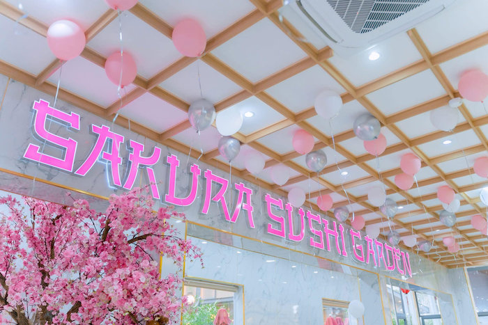 Không gian Sakura Sushi Garden: Sắc hồng hoa anh đào ngập tràn, tinh tế, đẹp mắt