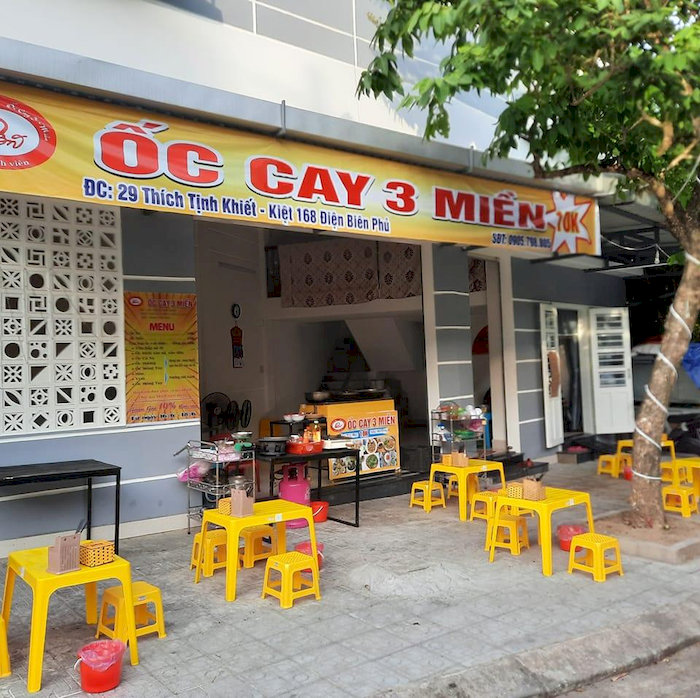 Ốc cay Ba Miền vè ngoài đơn giản mà làm xiêu lòng thực khác bởi hương vị đậm đà