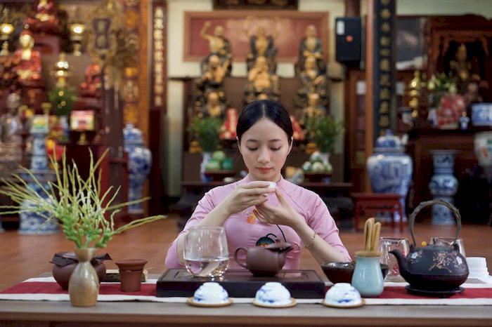 Tự tay pha trà sẽ giúp bạn cảm nhận được trọn vẹn hương vị đậm đà, thơm ngon trong mỗi tách trà