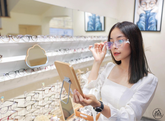 Mắt kính Anna có đa dạng các loại kính chất lượng và thời trang 