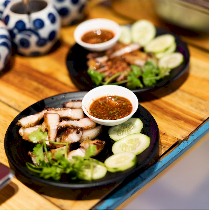 DeeDee Thai Restaurant nổi tiếng với c&aacute;c m&oacute;n ăn đường phố Th&aacute;i Lan hấp dẫn