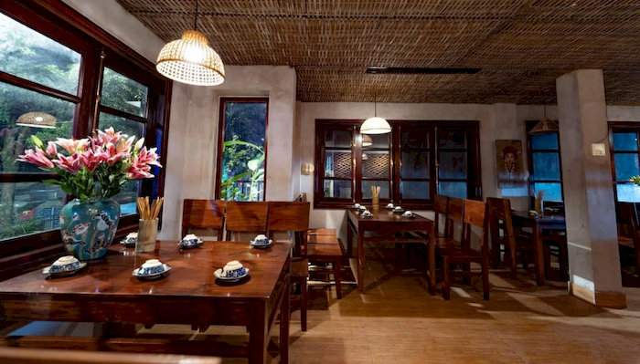 Kh&ocirc;ng gian rộng r&atilde;i, ri&ecirc;ng tư tại nh&agrave; h&agrave;ng Tịnh Gia Vi&ecirc;n