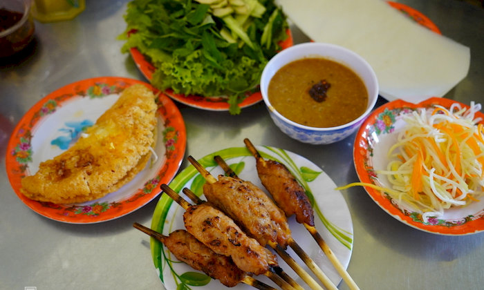 Nem lụi bánh khoái Tài Phú, địa điểm ăn vặt người dân Huế yêu thích